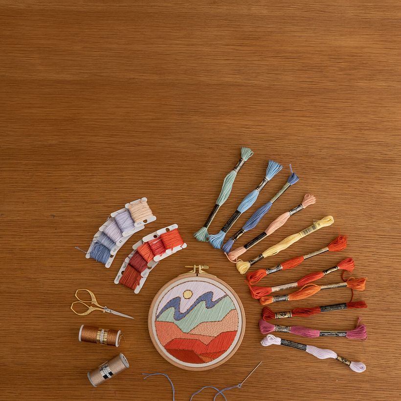 Atemberaubende Landschaften mit der Ästhetik einer Glasmalerei in der Stickerei 5