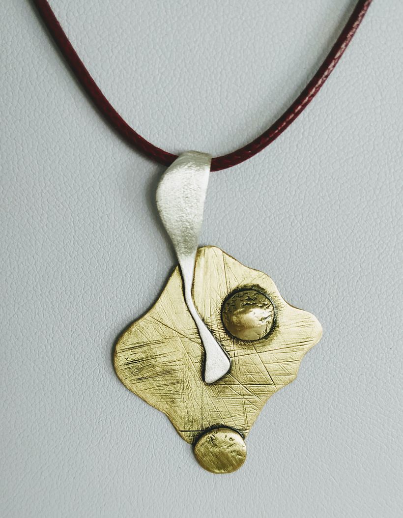 Mi proyecto del curso: Creación de joyería: trabaja el metal y las texturas 4