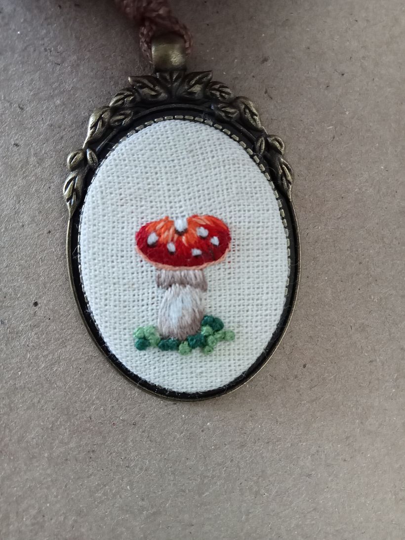 Mi proyecto del curso: Bordado en miniatura: crea joyas textiles 1