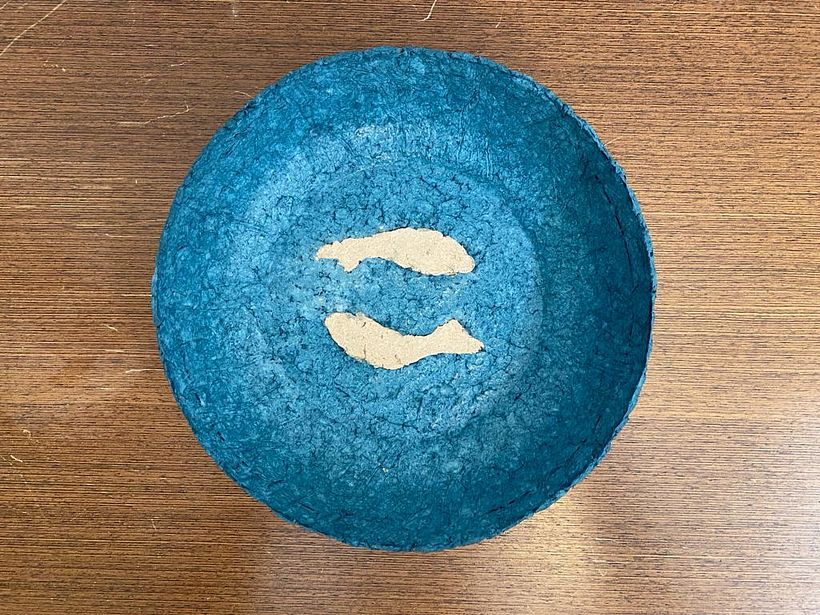 I hid 2 fishes in the bowl :) I shows nicely after dried and un-mould.