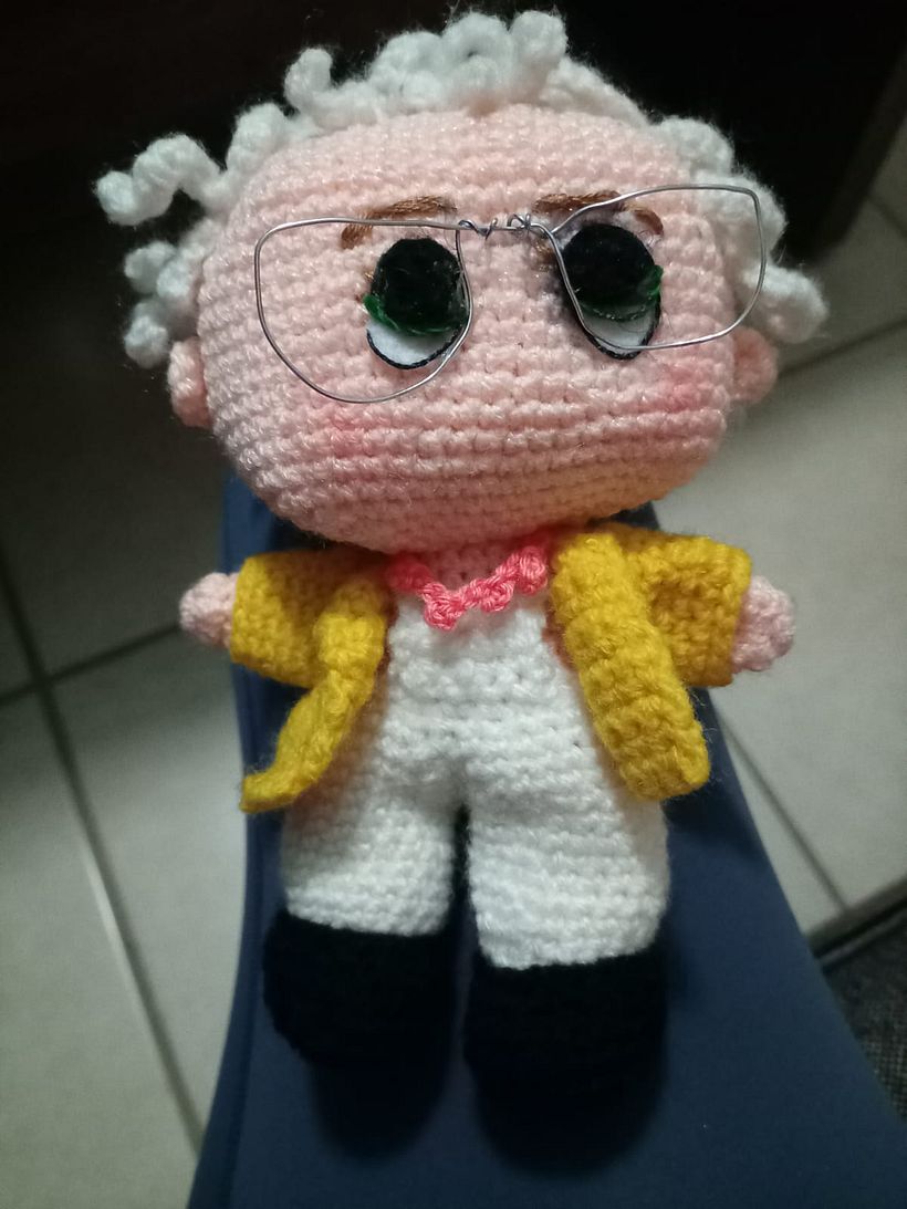Mi muñeca con la ropa que hice