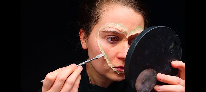 Adding texture to the silicone compound.