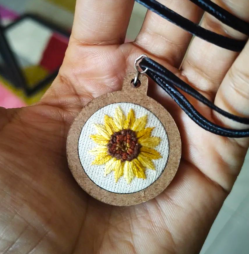 Collar girasol 1