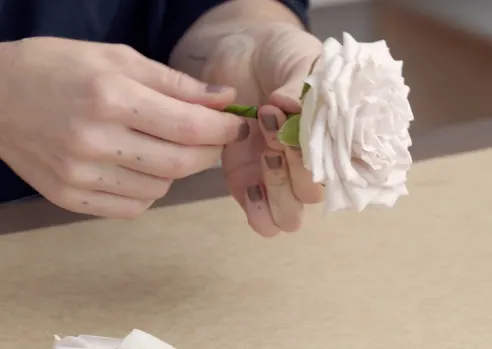 Floral headdress: create your flower accessory, Violeta Gladstone