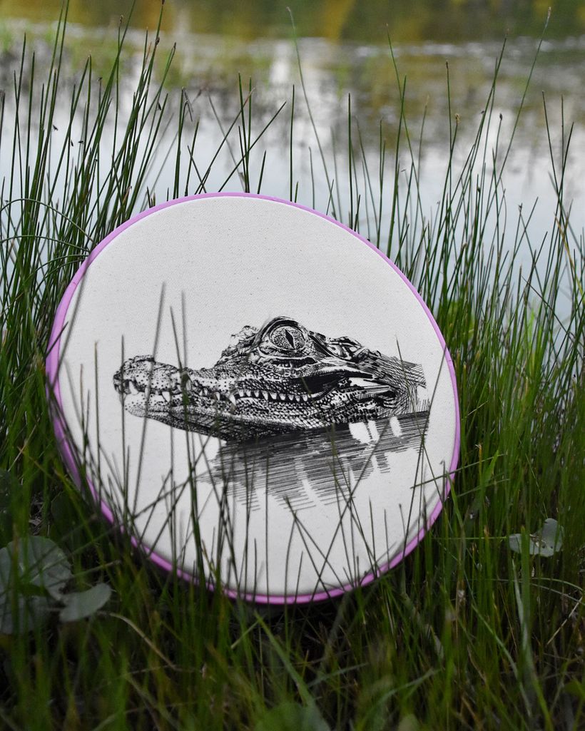 CAIMAN · DIBUJO CON HILO NEGRO 3