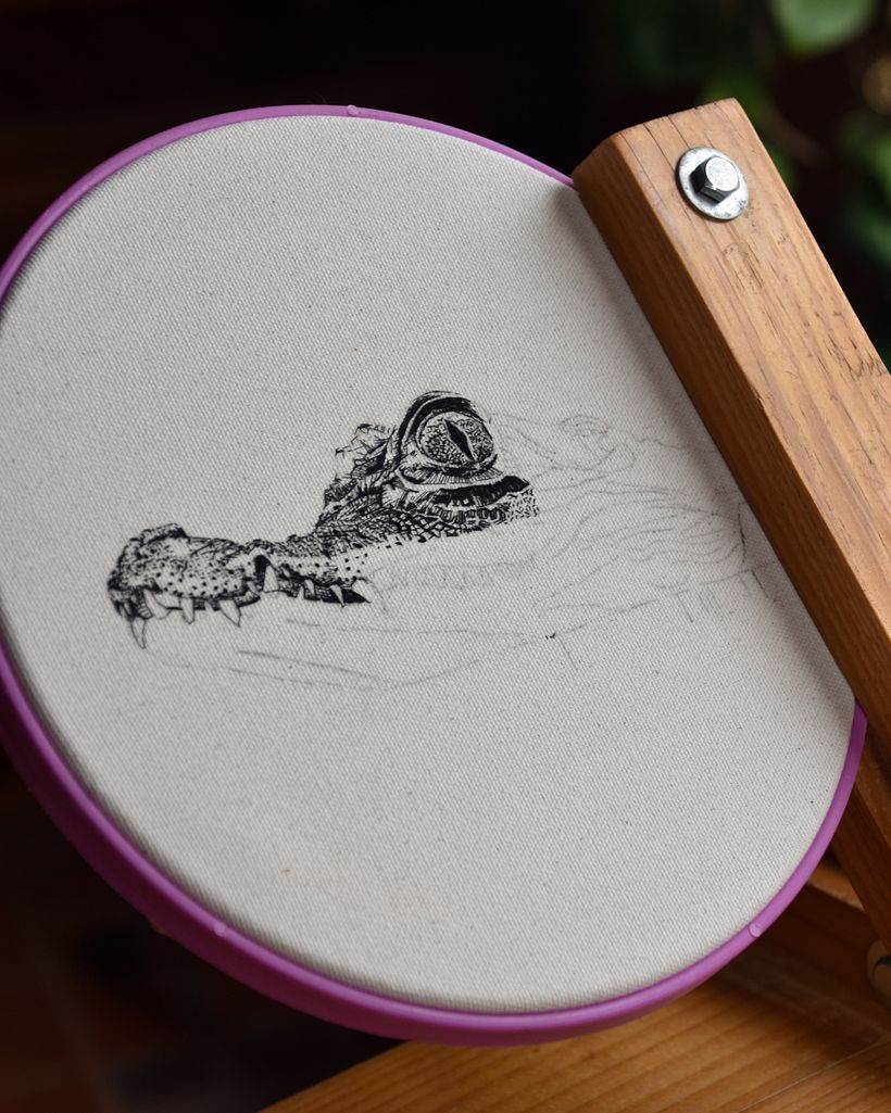 CAIMAN · DIBUJO CON HILO NEGRO 6