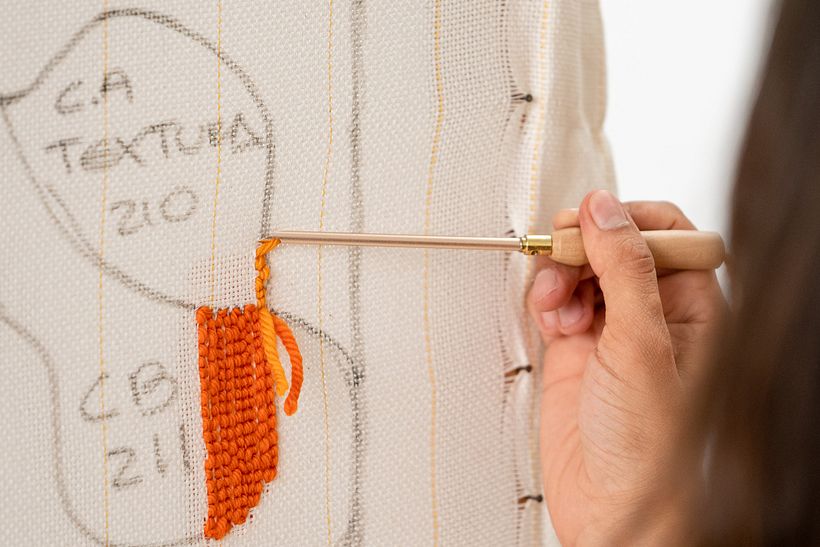 Corte artístico de lana en tapices murales, Mauro Frazão