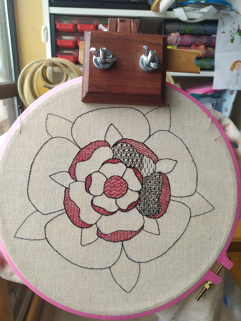 Introducción al bordado en blackwork: rosa Tudor 2