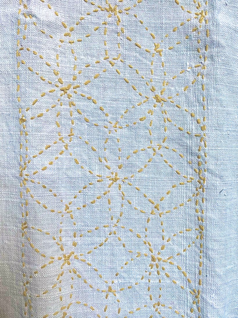 Table runner using a 100 years old linen (unbleached) and sashiko thread (Kakishibu)