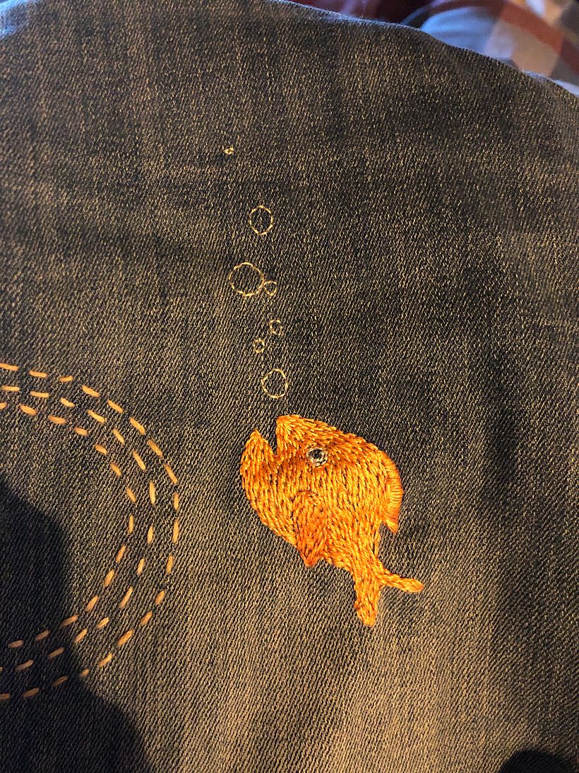 Big fish creating small bubbles