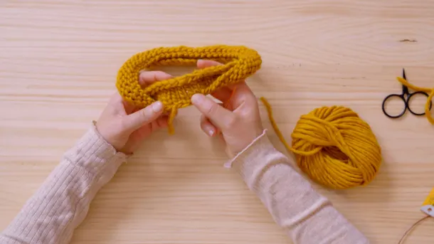 Don't forget to stretch your fabric before cutting, so that it really stays in the relaxed position of the yarn.