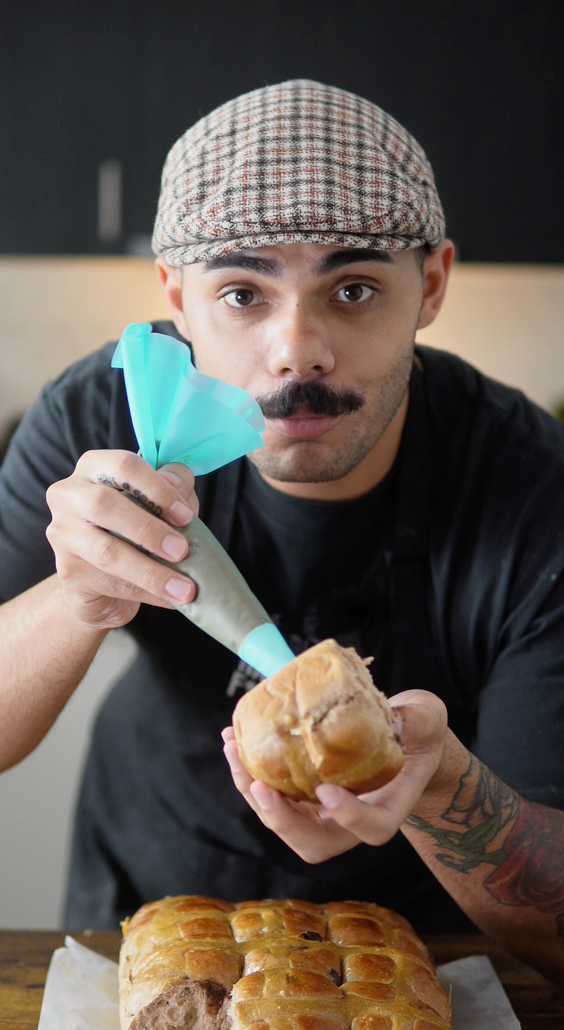 Piping the Lotus Biscoff