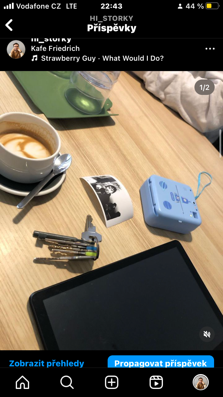 Tady je příspěvek kde píšu na blog v kavárně pod barákem. Tam o svém blogu mluvím s hodty kavárny