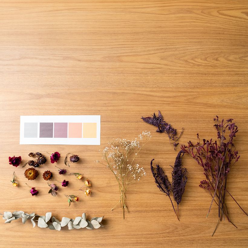 Decorating with flowers and dried leaves, Marina Dias