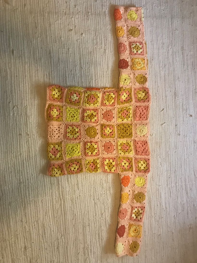 frontside - unfortunately the sweater is a bit tight - any suggestions (apart from loosing wait :-D)?