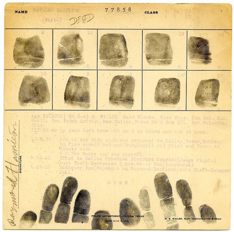 Design e realizzazione di oggetti di scena grafici per film, Annie Atkins