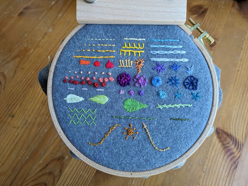 Mein Abschlussprojekt für den Kurs: Sticktechniken für florale Muster auf Filz 1