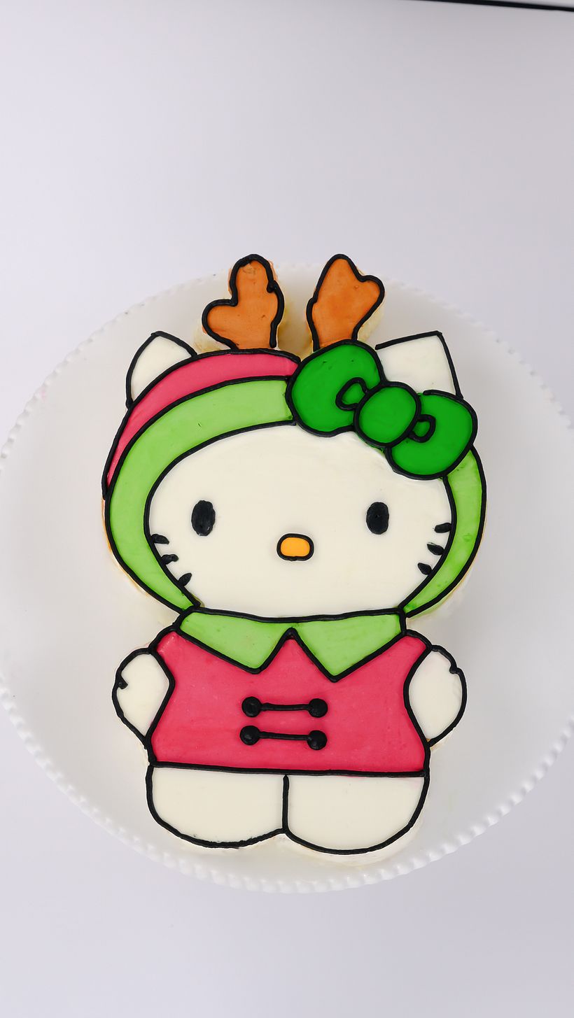 Hello Kitty Cartoon Cake
