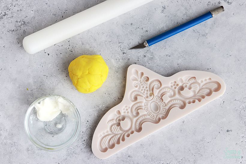 Tools and materials for the handmade gumpaste crown