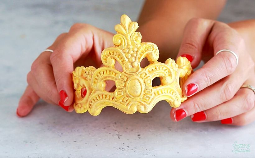 The finished product: a fully edible gold crown cake topper!