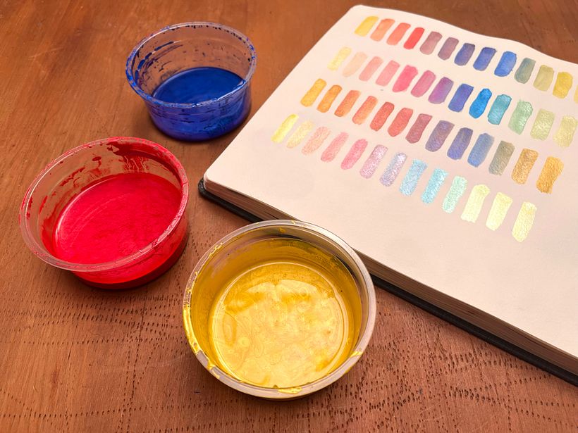 Preparando los colores primarios y probando más posibilidades de mezclas.