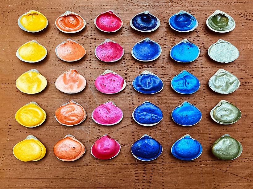 Pastillas con una, dos, tres, cuatro coladas de color y finalmente la quinta y última colada.