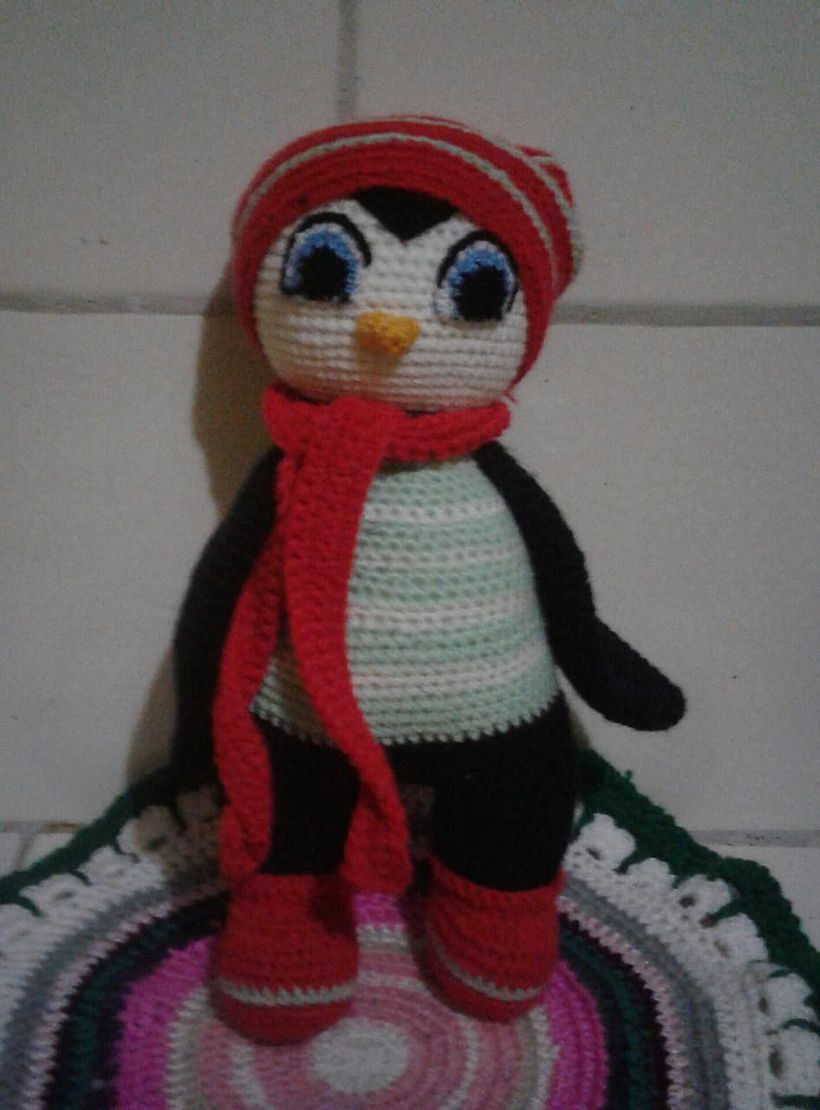 pinguino amigurumi y tapete tejido a crochet. Diciembre 2022
