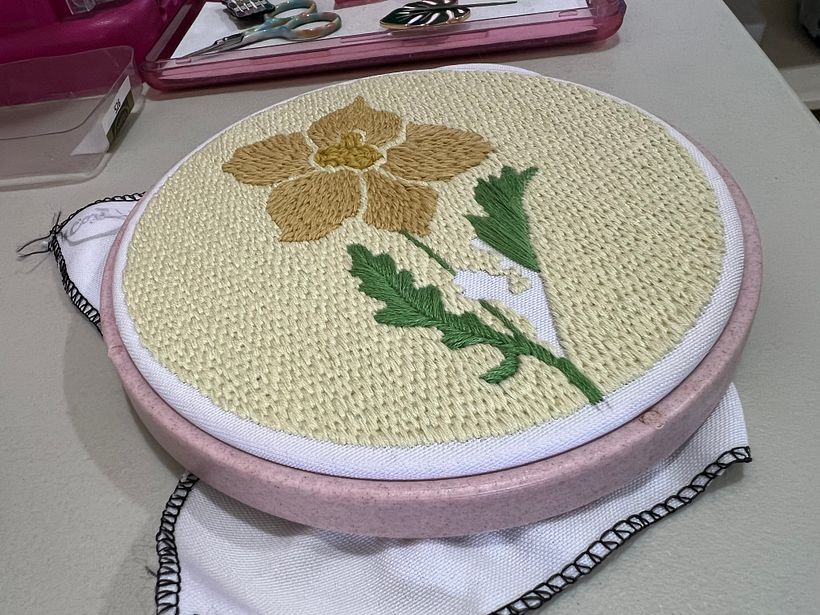 Adicionando verdes com ponto cetim 