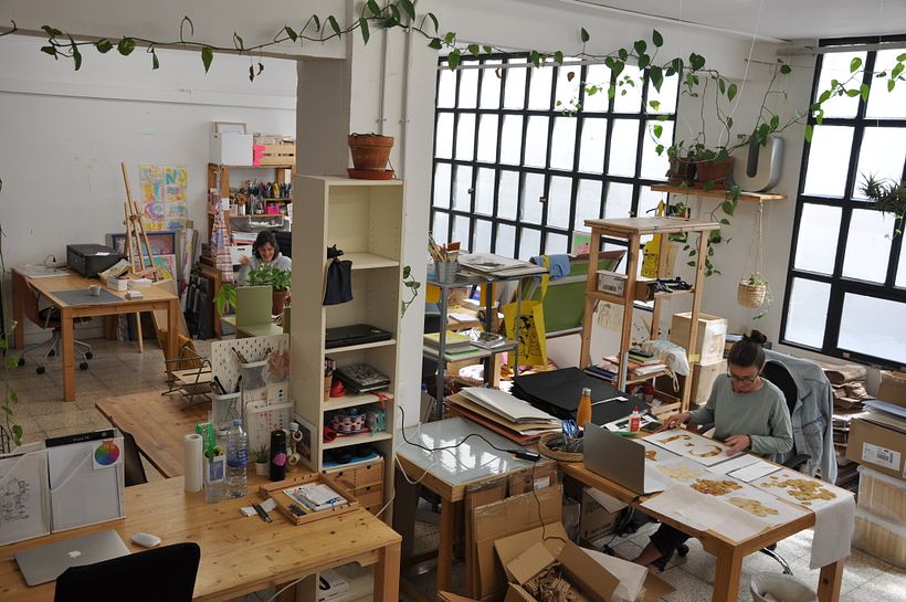 Espacio diáfano compartido con otras personas creativas