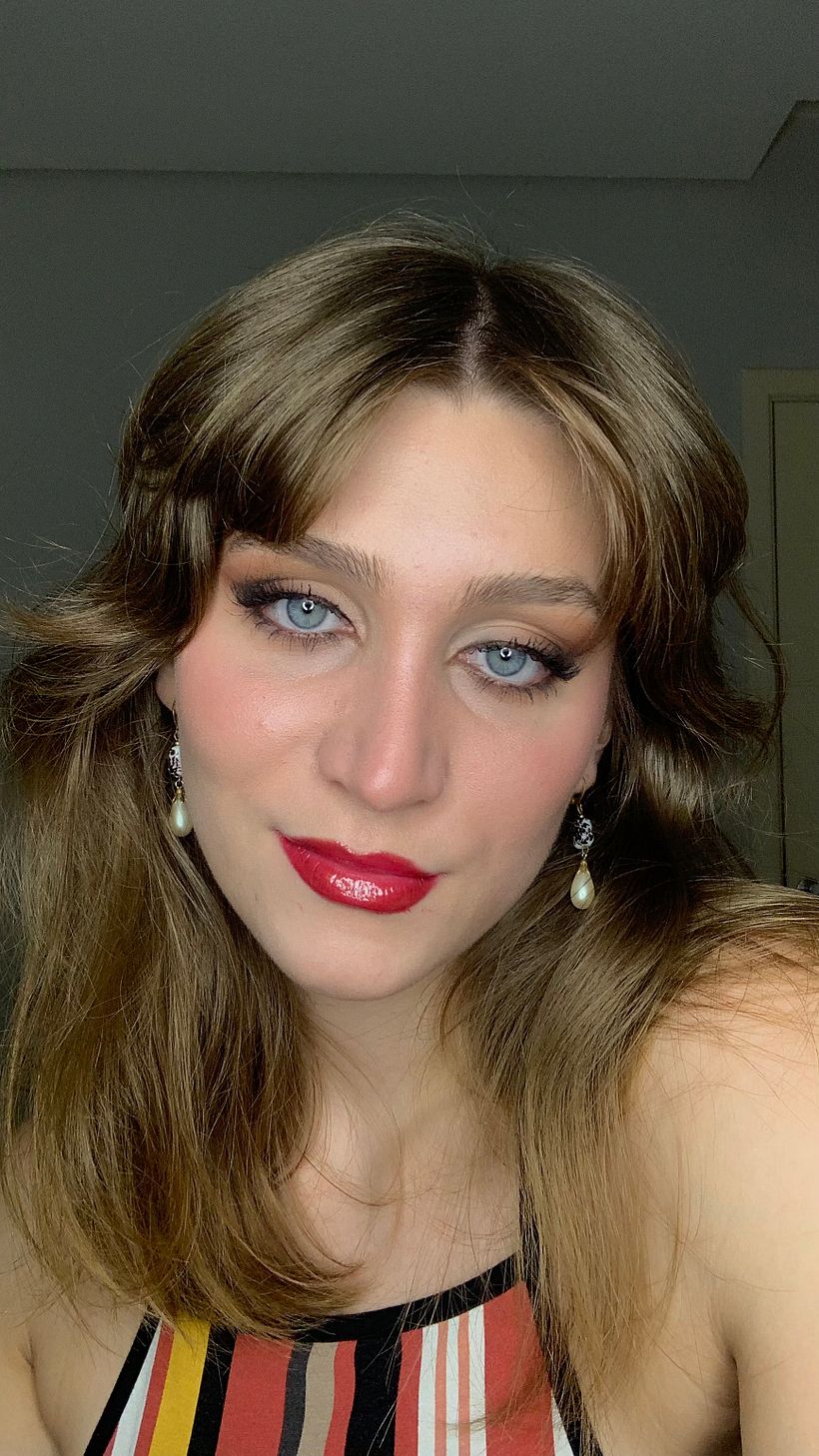 Esse é o meu look glam! Me inspirei na estética femme fatale, uma espécie de “dark feminine”.