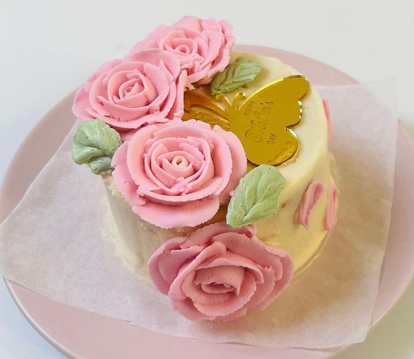 Mi proyecto del curso: Flores de crema de mantequilla para cake design 3