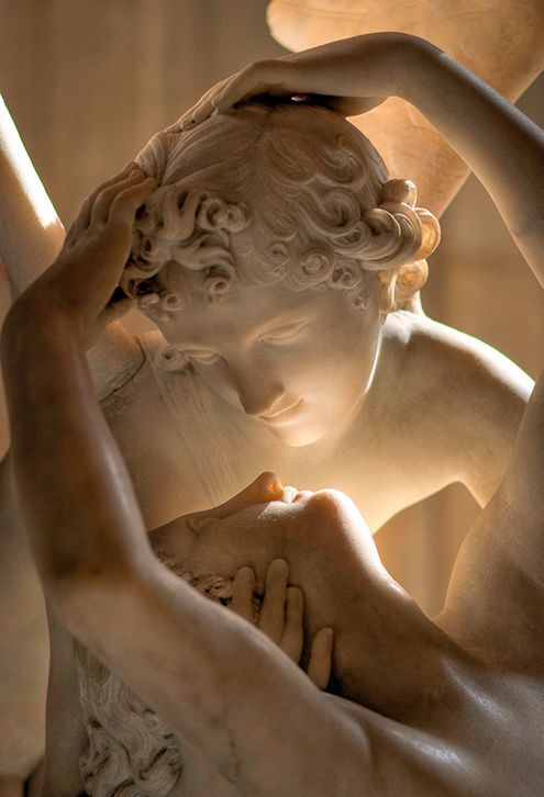 Dues escultures que simbolitzen l'amor.