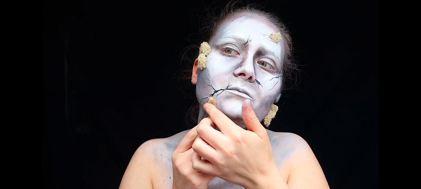 Glueing moss and little mushrooms