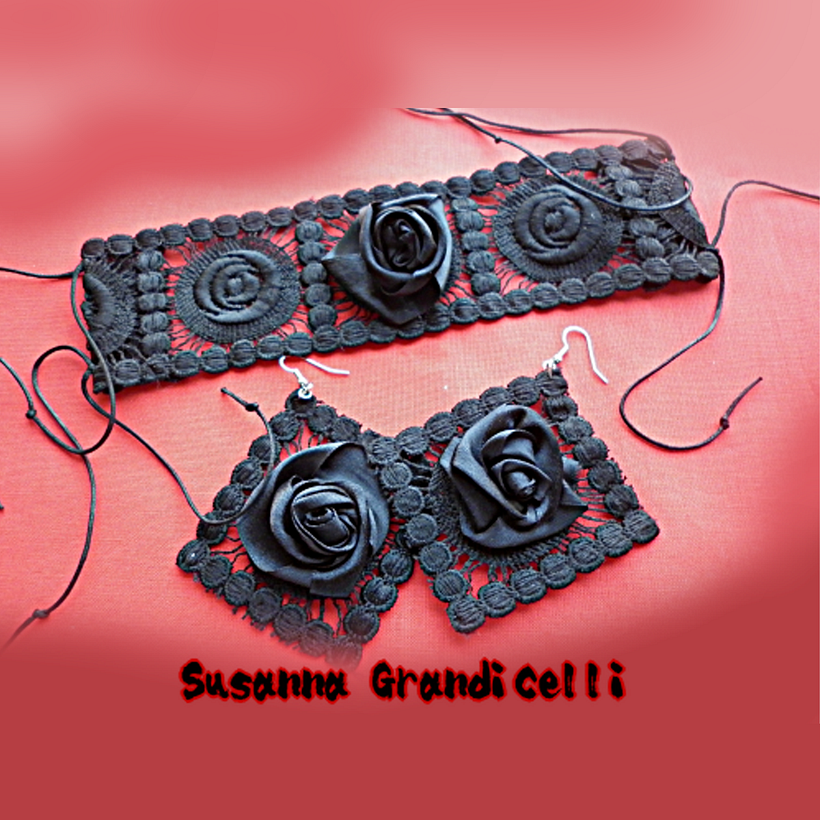 Set of earrings and bracelet with Rose design made of Macramé lace