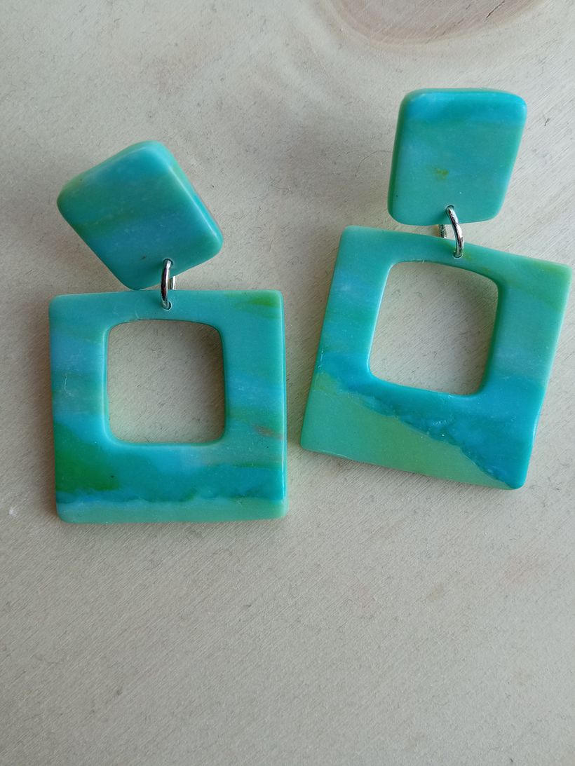 Différents projets de boucles d'oreilles 1