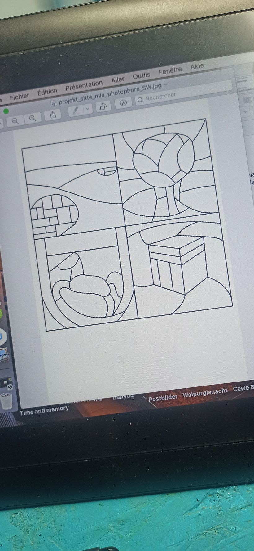 I made a pattern for the four sides. For the top, that is incurved, it was not so easy......