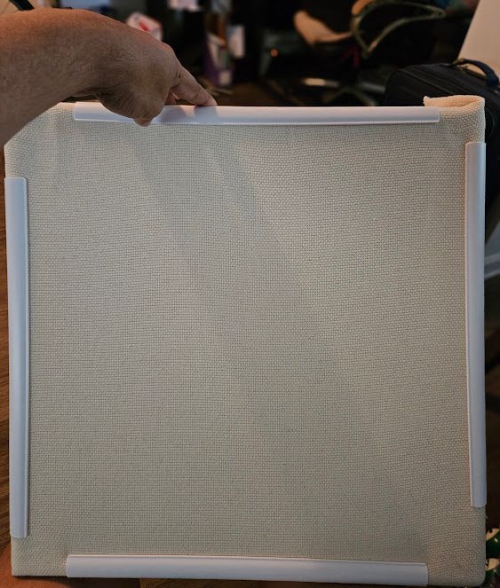bastidor: plastic snap frame 17 in x 17 in