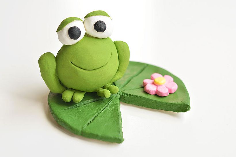 This clay frog sculpture is the perfect introduction to sculpting!