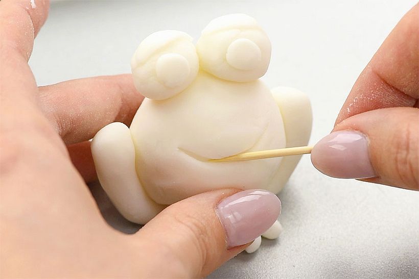 No special tools are needed to make this frog – we only used our hands and toothpicks!