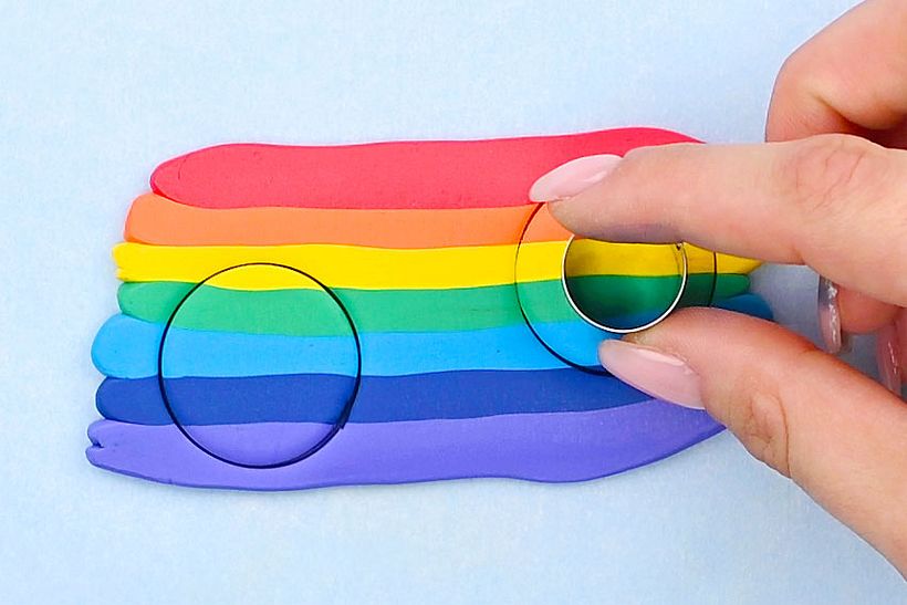 These DIY earrings are fashionable and colourful, and they’re a great way to express your individual style.