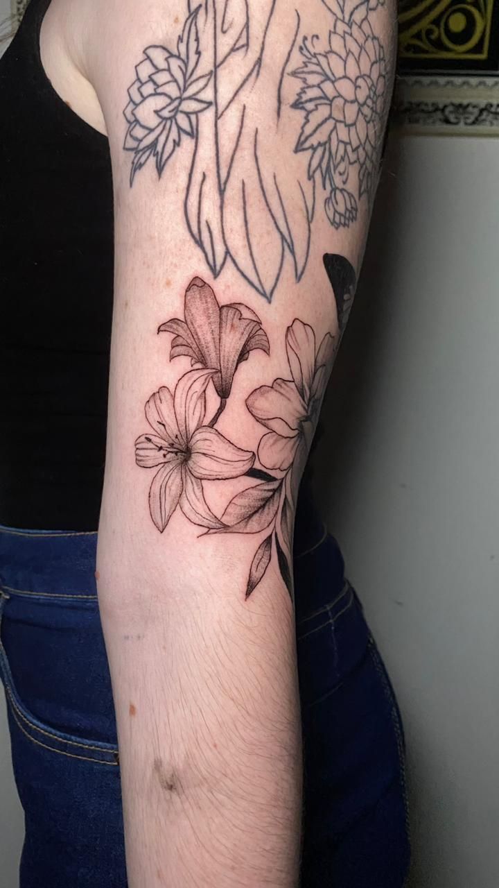 Mi proyecto del curso: Tatuaje botánico con puntillismo 2