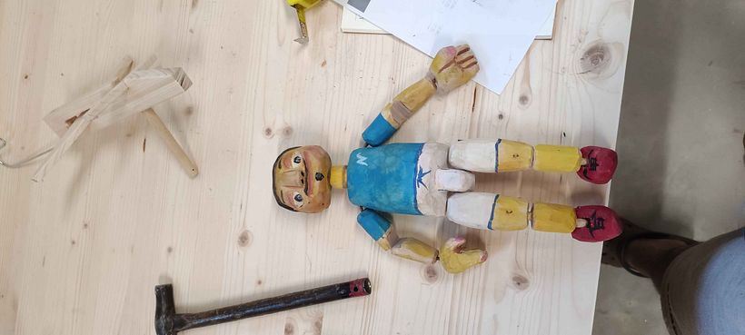 Costruzione di marionette di legno 14