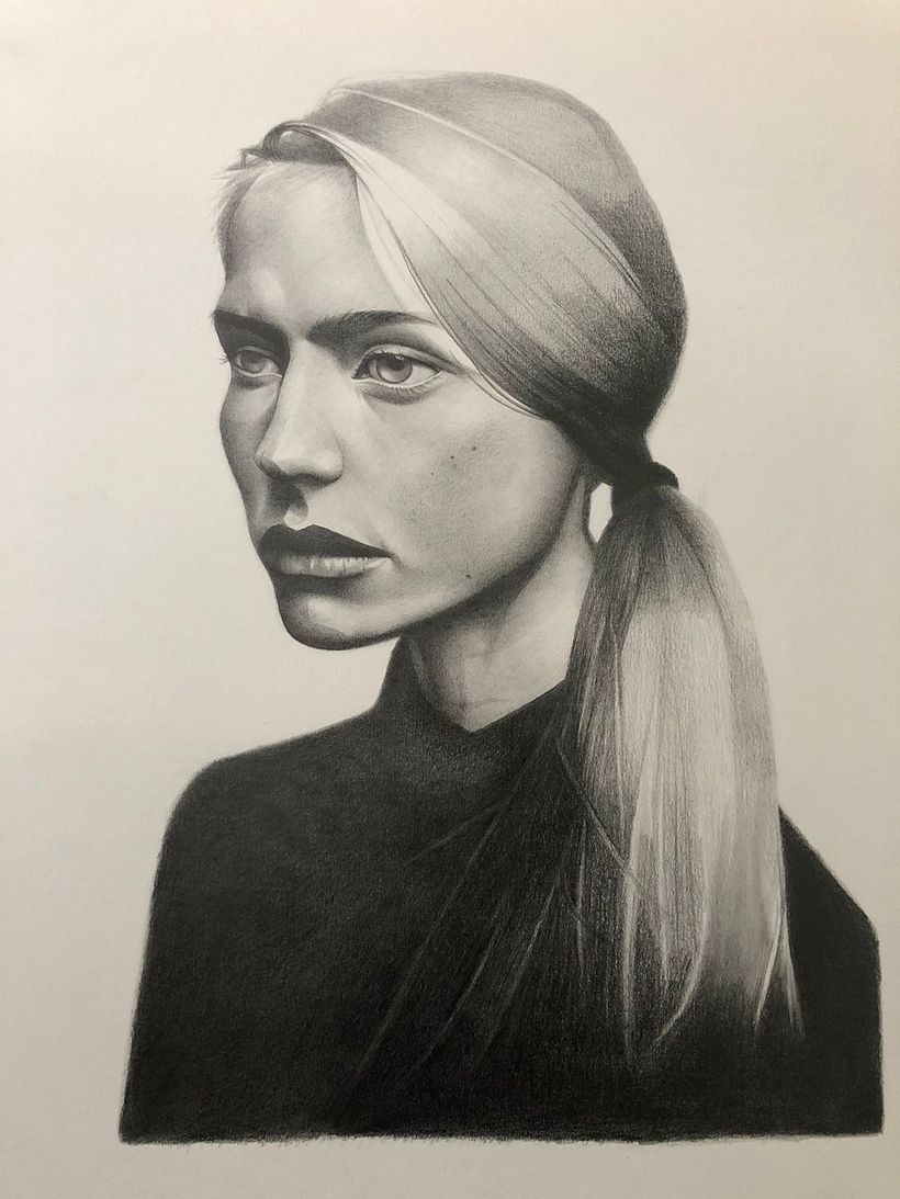 Mi proyecto del curso: Retrato realista con lápiz de grafito 10