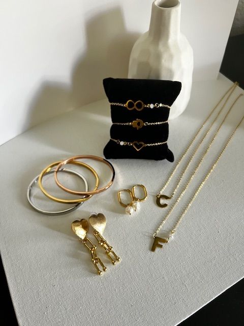 Instagram Stories: By Sofia Osechas, Handmade Jewelry 4