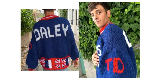Tom Daley posando con su última creación