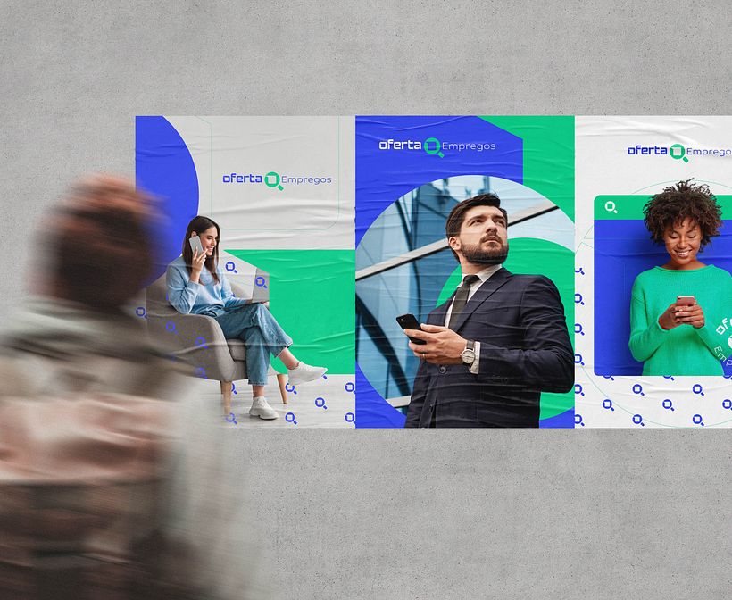Aplicação em mockup de cartáz A3 para explorar as possibilidades de aplicação em materiais impressos.