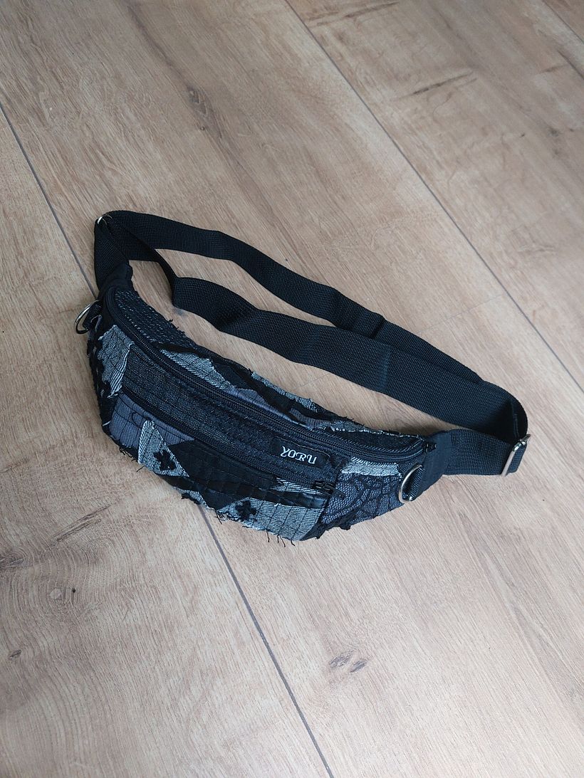 Front view of the bag.