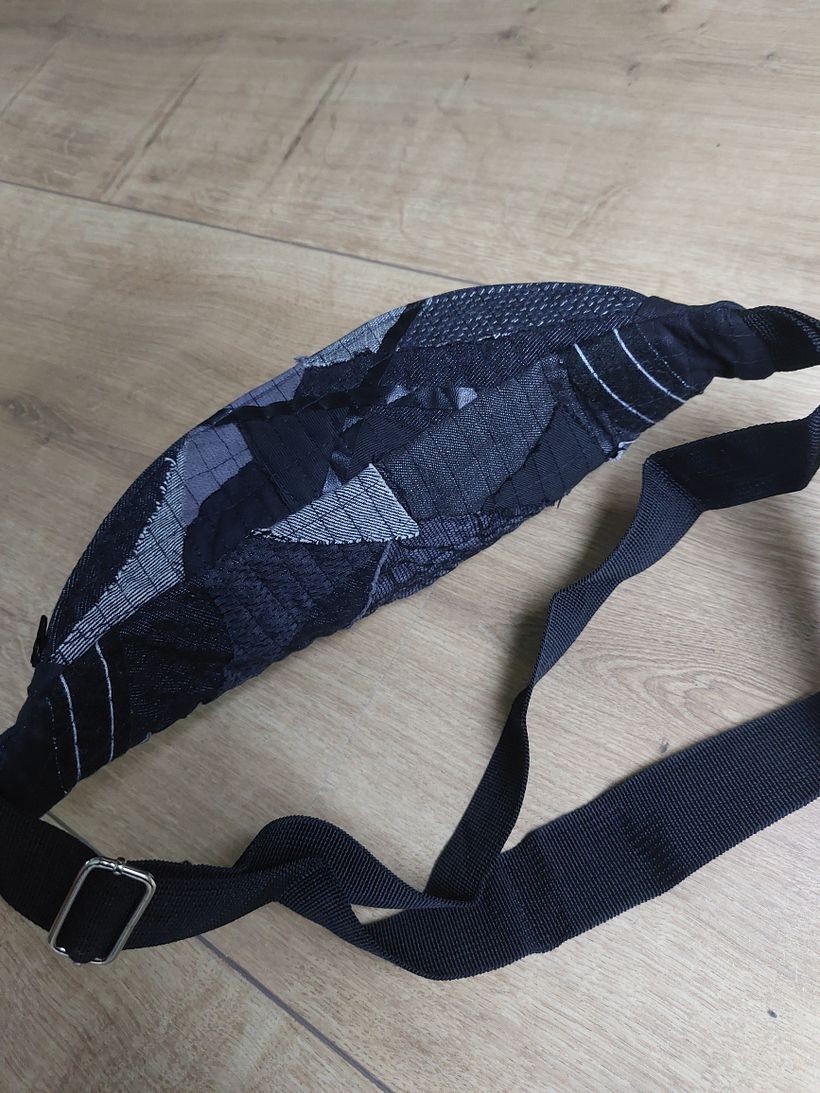 Back view of the bag.