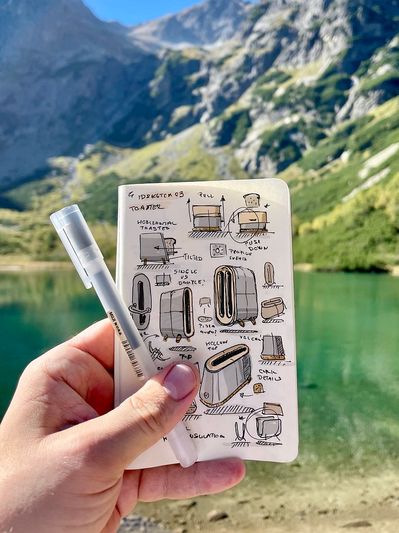 Sketching while hiking 2