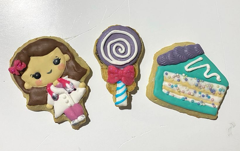 Me encantó el curso, la verdad me emocioné a la hora de hacer las galletitas y realicé diferentes temáticas.